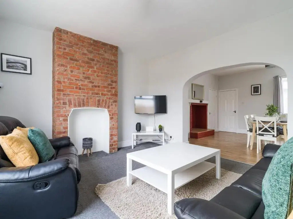 East House-Sleeps 5-Pet friendly-Garden-Parking