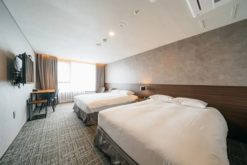 Hotel With Jeju