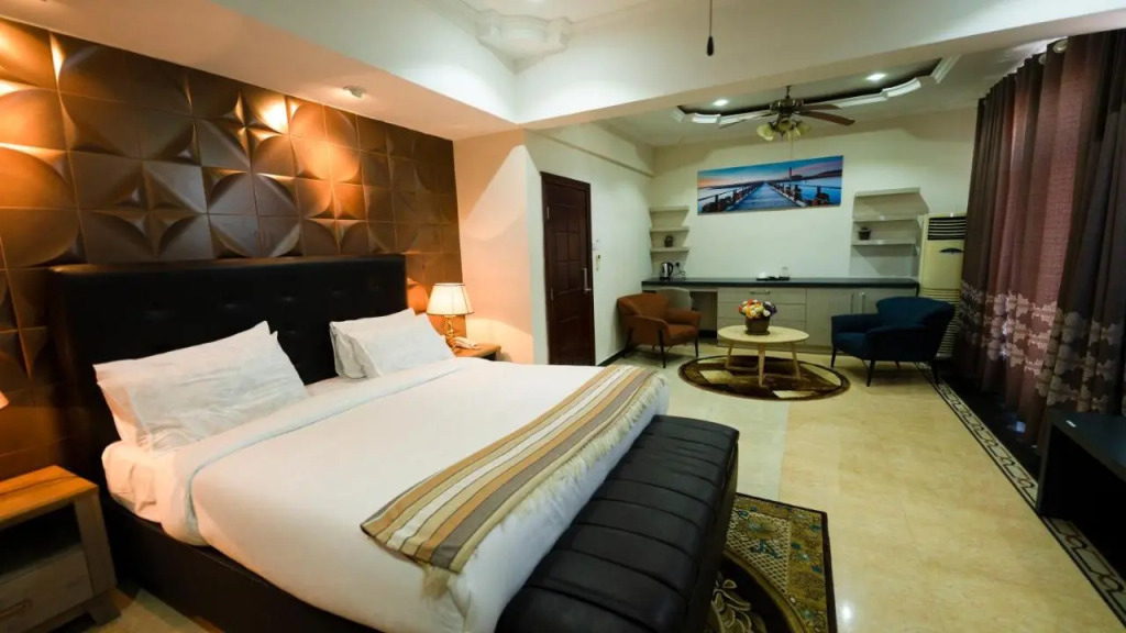 Lantana Hotel