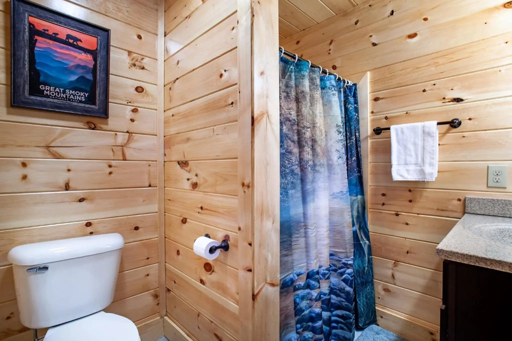 Swimming Bears Lodge 2 with Pool, Hot Tub and Theater