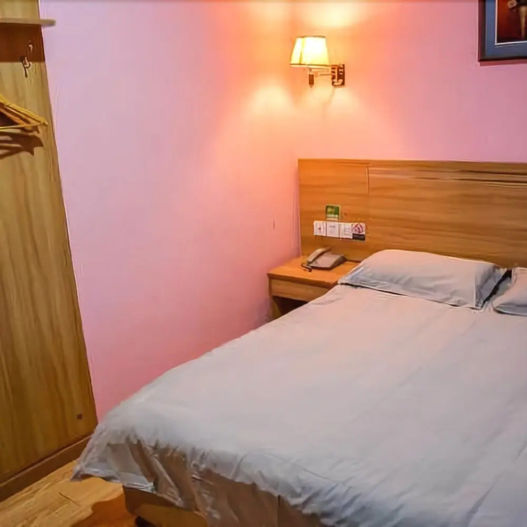 77 Chain Traders Hotel