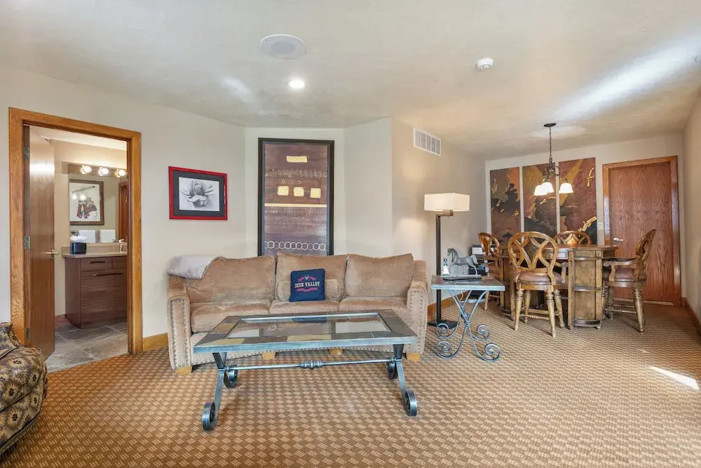 Family-friendly Ski Escape With Hot Tub 4 Bedroom Condo