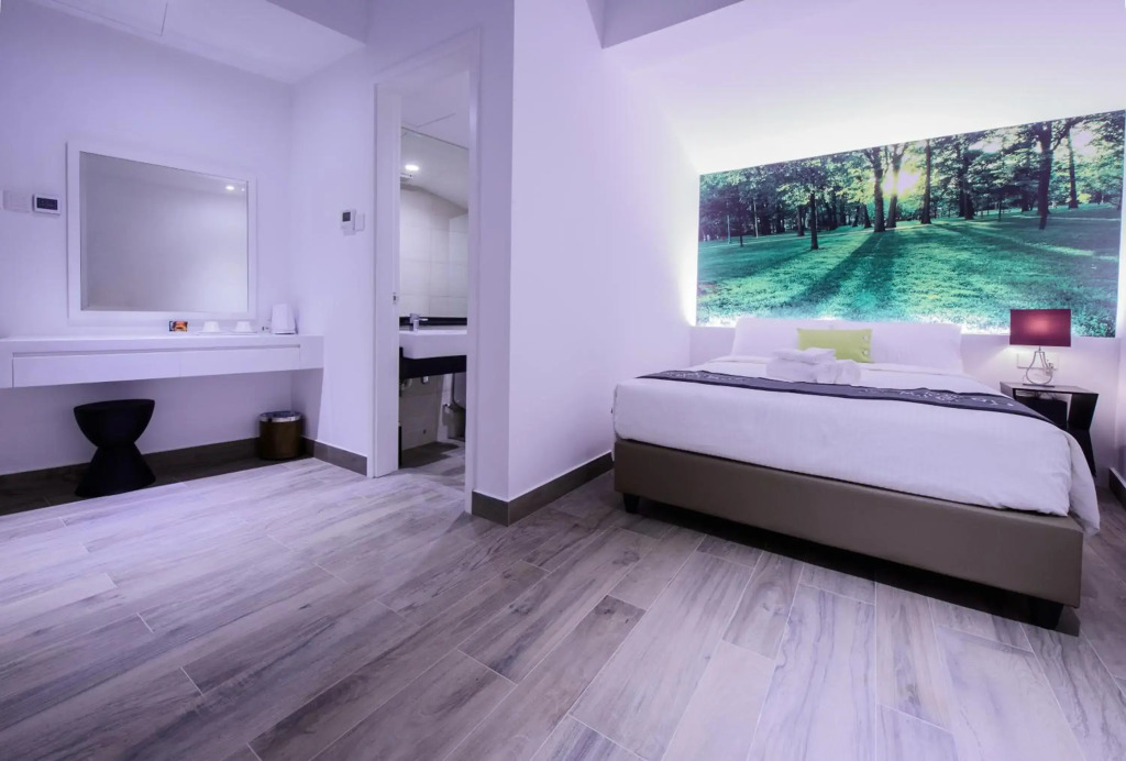 J8 Hotel