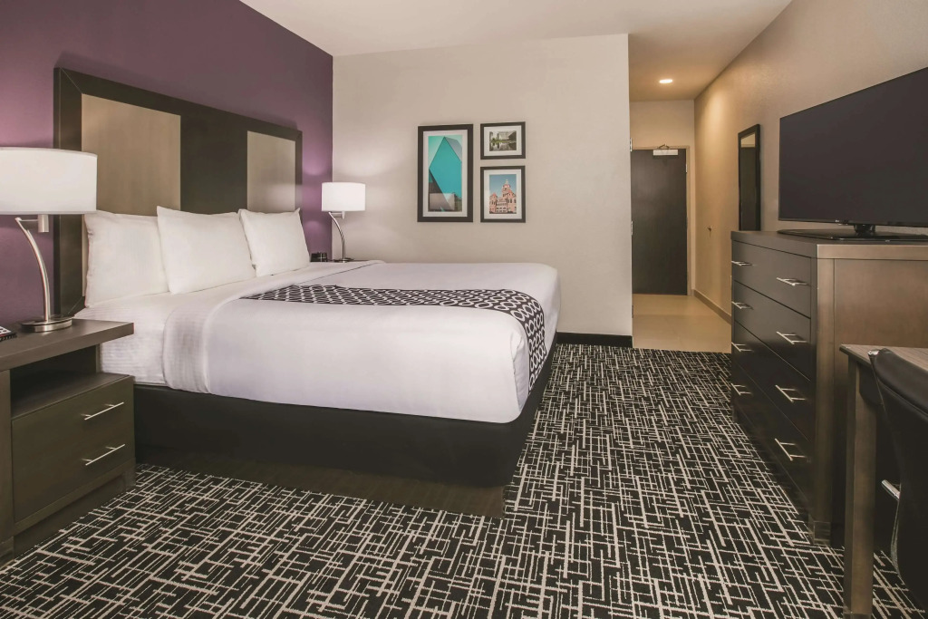 La Quinta Inn & Suites by Wyndham Dallas/Fairpark