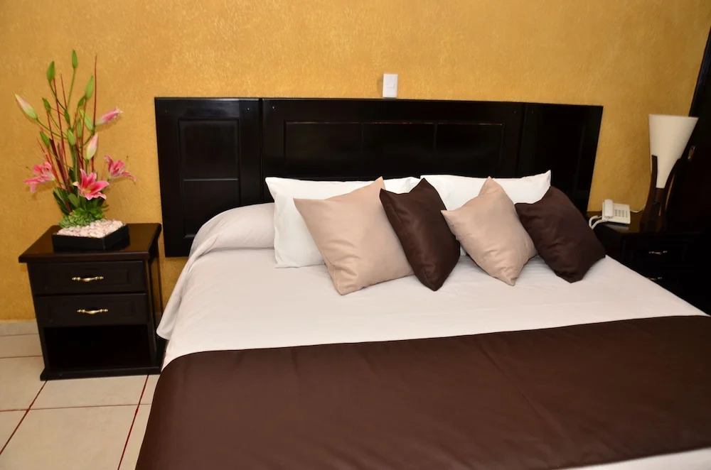 Hotel Suite Azomali