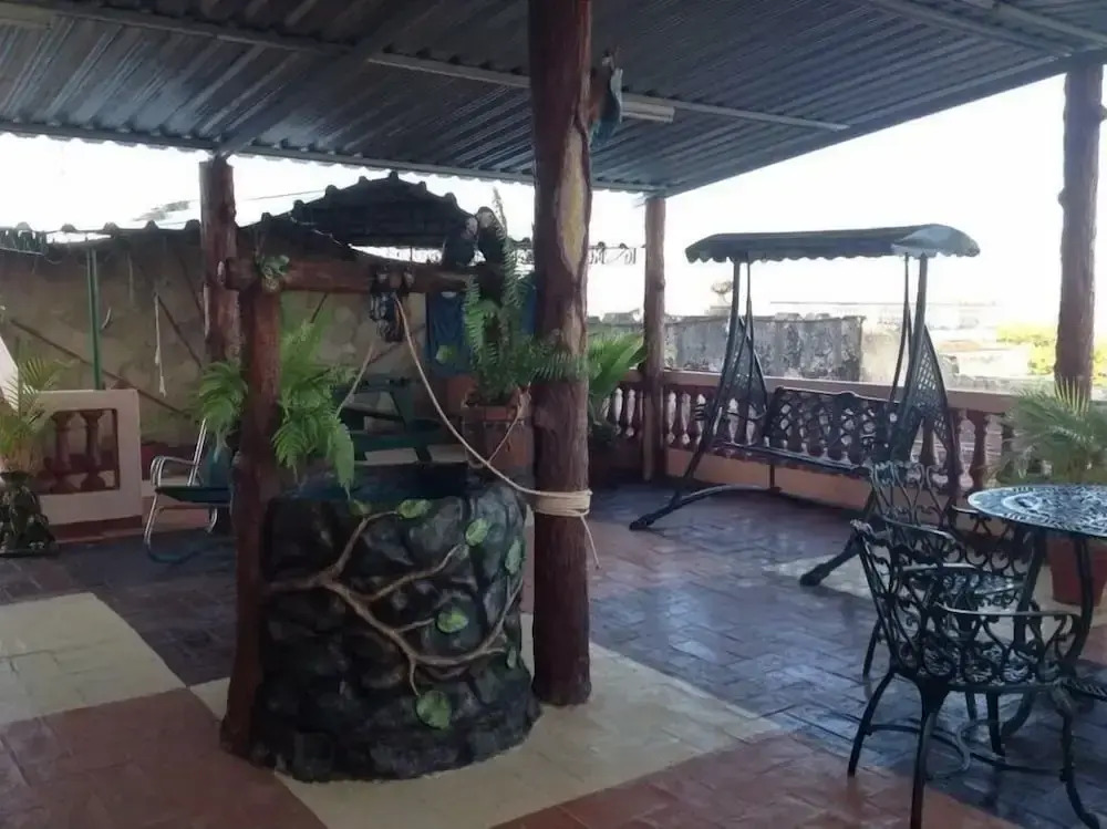 Adrianos Hostal