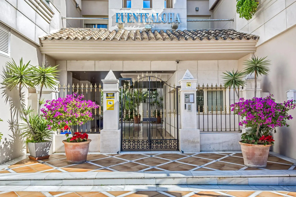 FA - Fabulous Apartment with in and outdoor Pool
