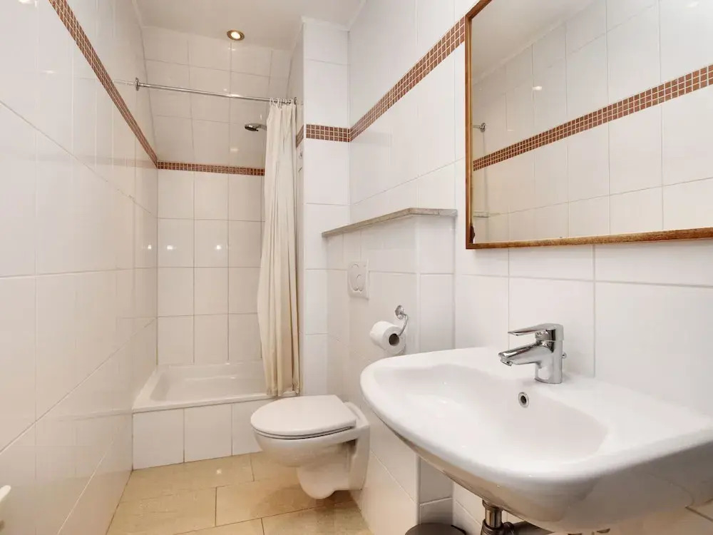 Beautiful, Authentic Group House With Modern Amenities in Mondain Spa