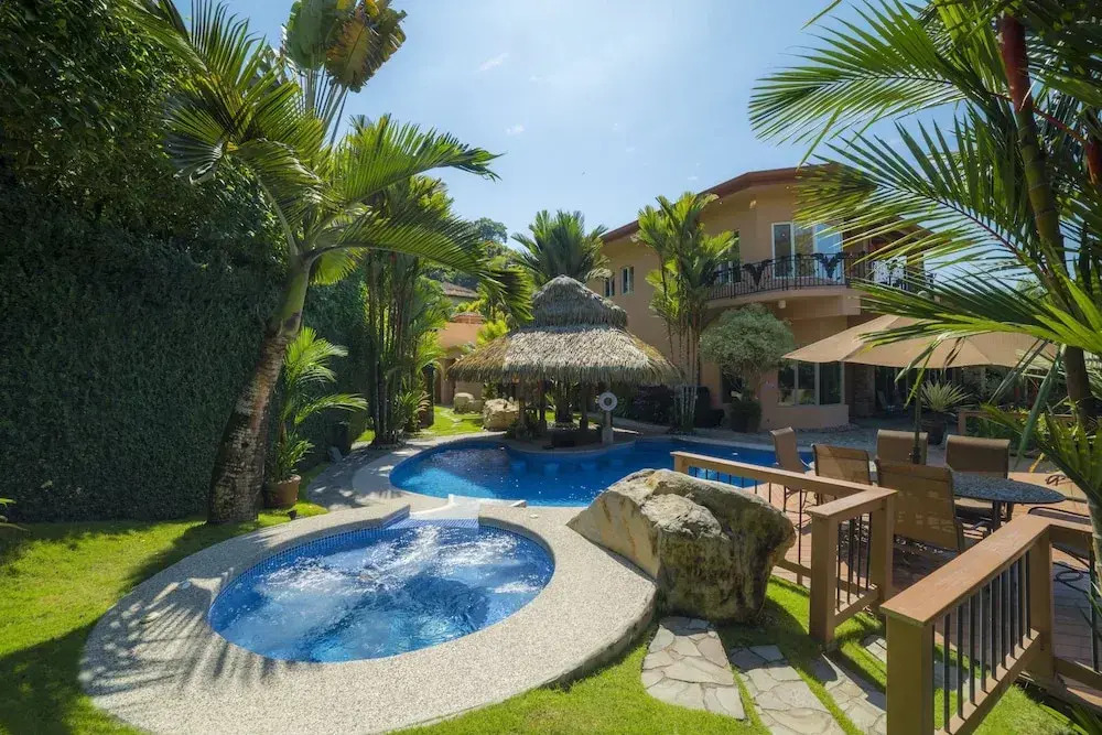 Casa Oasis 5 bdrs private pool in Los Suenos