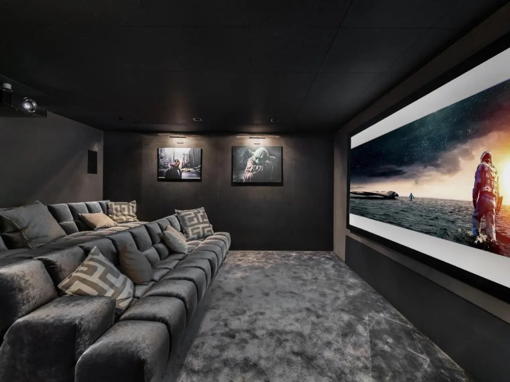 Chalet de luxe avec jacuzzi, salle cinéma et piscine au centre de Megève - FR-1-569-10