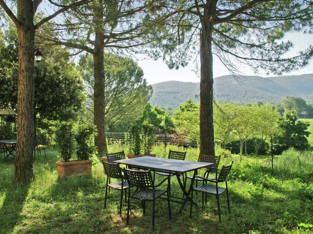 Cosy apartment in Mantignana with private terrace