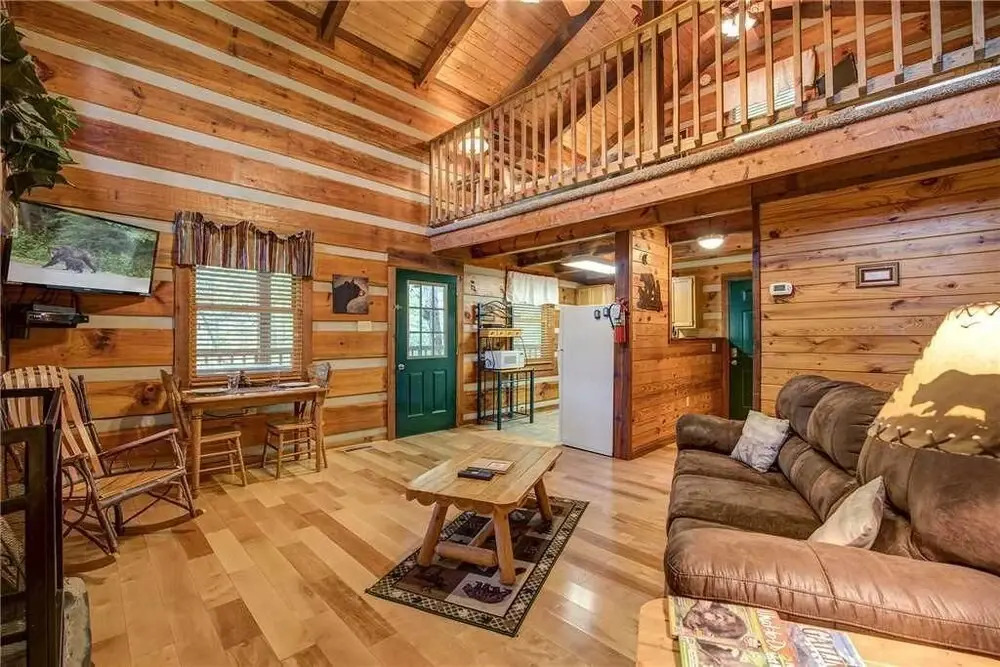Little Bear Hideaway 1 Bedroom Home with Hot Tub