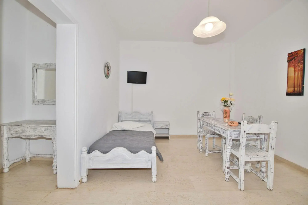 Ira Apartments