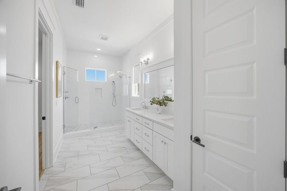 7BR Heart of Home W Pool Near the Beach
