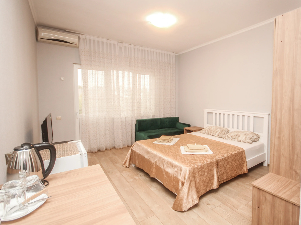 Abhaz-Leo, byvsh. Loza (Gagra)