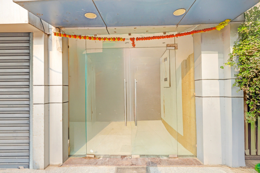 OYO 13672 Hotel Dhruv