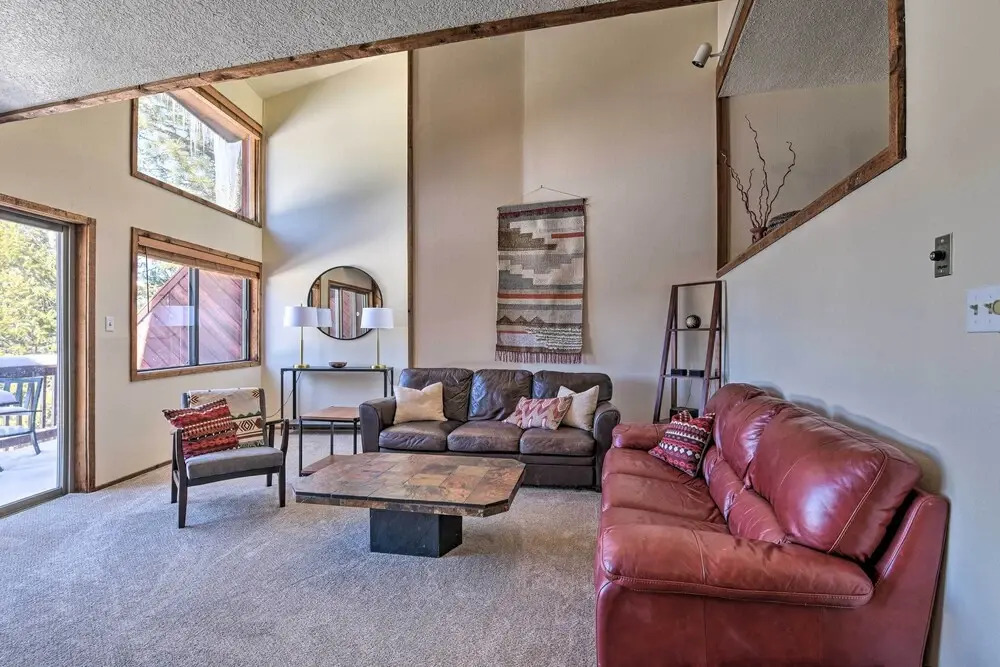 Warm Townhome w/ Sauna at Angel Fire Ski Lift