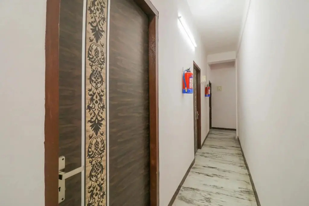 Hotel Z Black by OYO Rooms