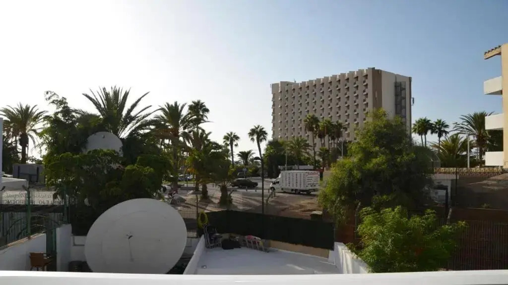 Modern studio in complex Paraiso Royal, LA95