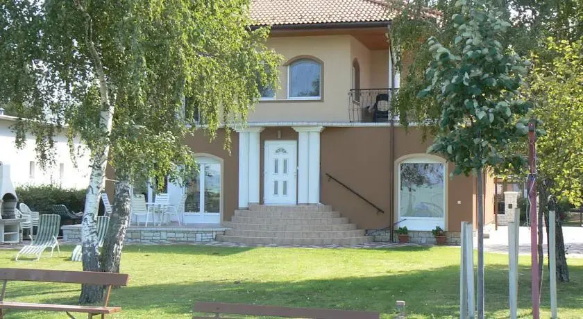 Lomb Apartman