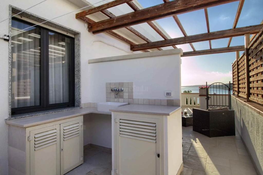 Sunset Greg, Lovely Front bay Terraced House