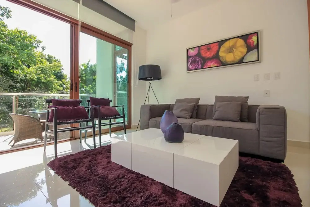 Stylish Modern Loft Lovely Furnished Balcony w Sunbed Jungle View