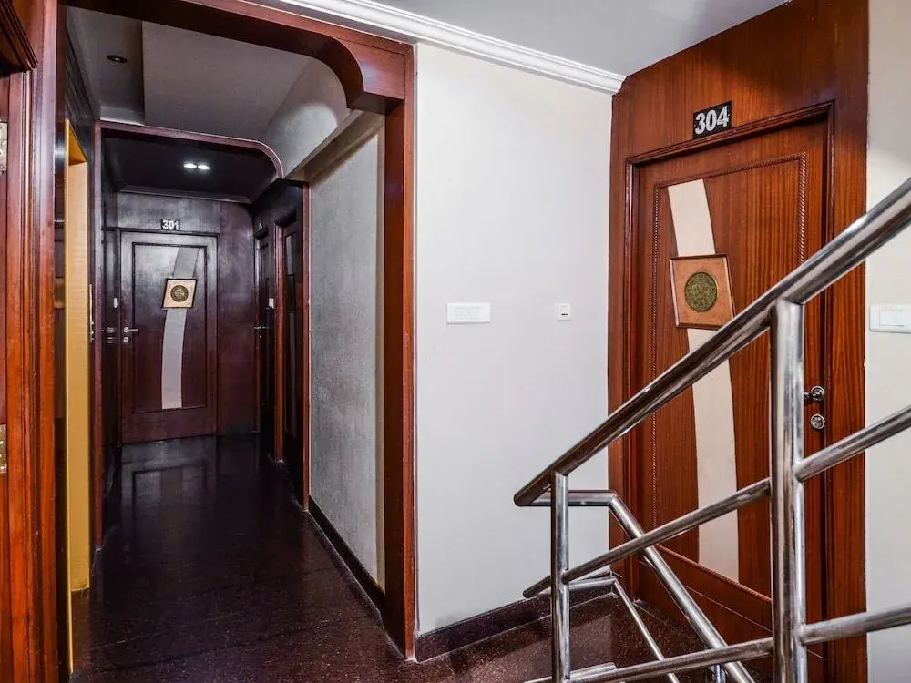 OYO 18484 Hotel Ratnawali