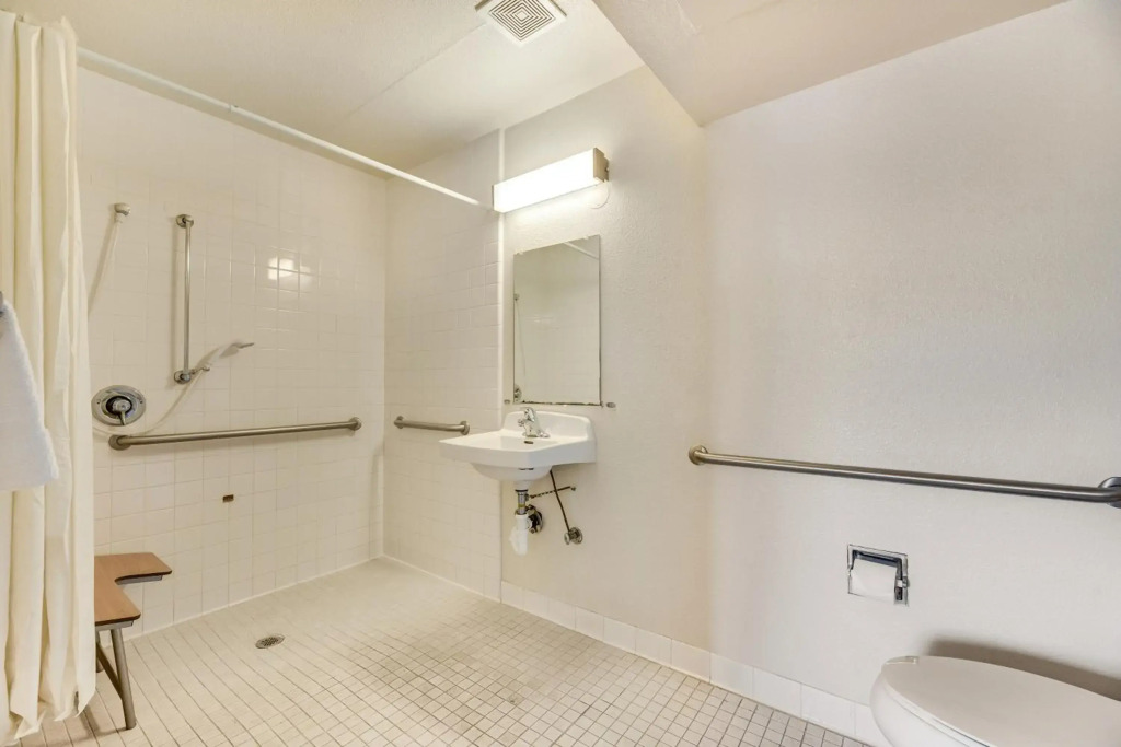 Econo Lodge Stockton near I-5 Fairgrounds