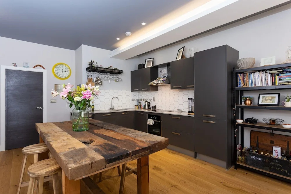 1 Bedroom Converted Warehouse In Stoke Newington