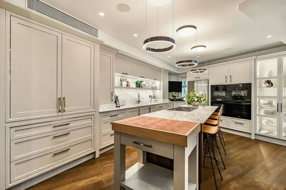 Luxury 3BR Mews Home w Courtyard AC Terrace