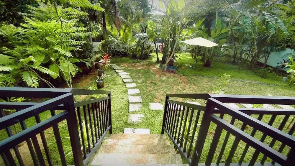 White Villa Goyambokka - Private Pool Villa
