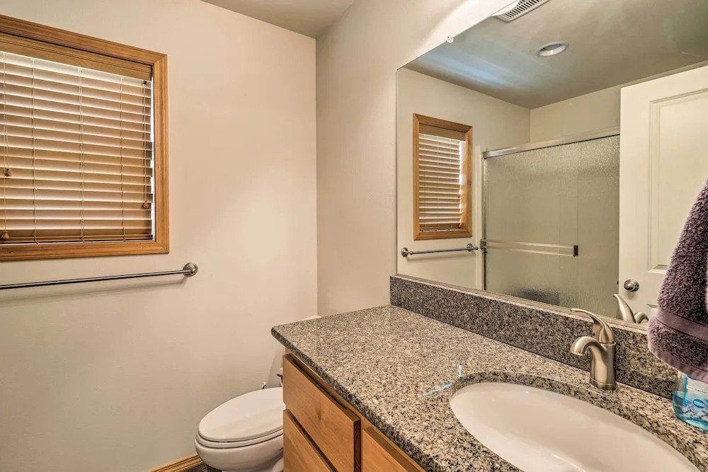 Hammond Home 2 Blocks to Marina & Columbia River!