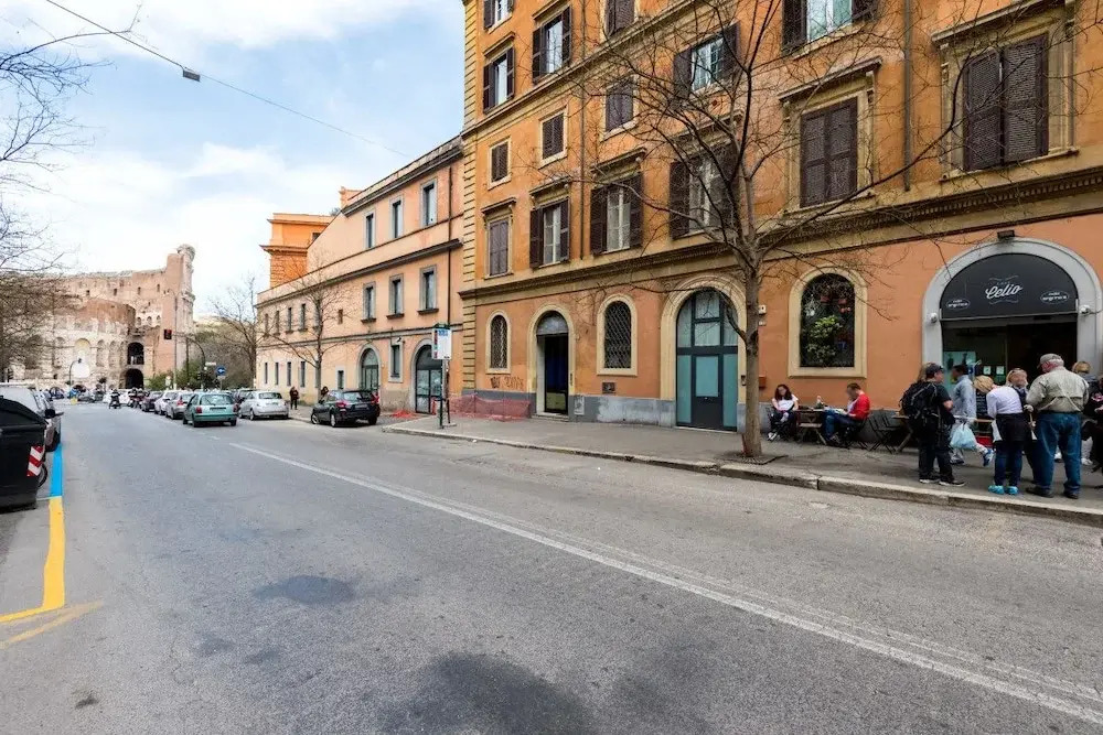 Charming Flat 1 Minute on Foot From Colosseum
