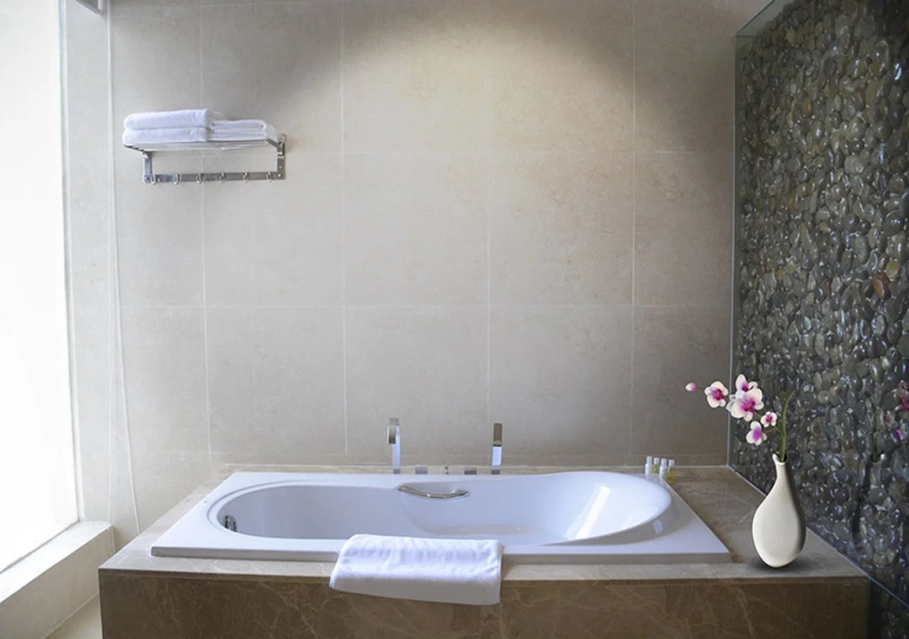 Diamond Bay Golf and Villas