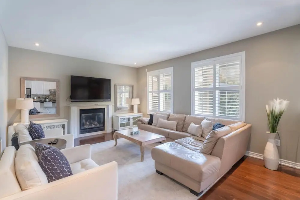 Stylish 4BR Oasis Peaceful Mississauga Location