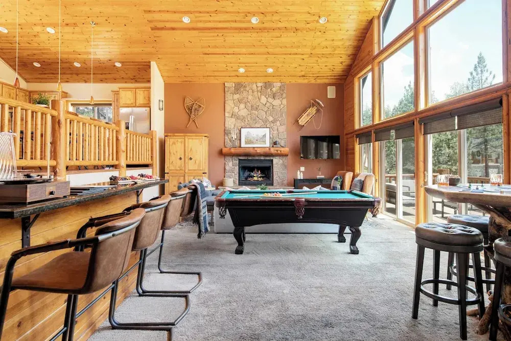 Bernard by Avantstay Luxurious Cabin in Big Bear w/ Hot Tub & Pool Table
