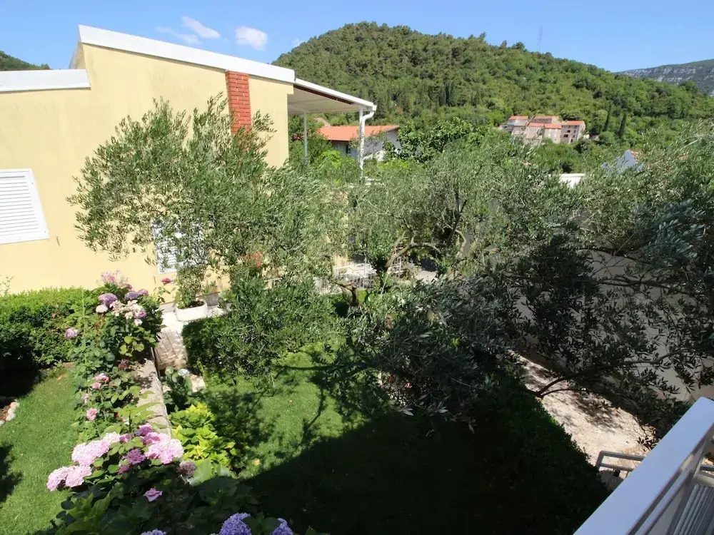 Holiday Home Gea - Three Bedroom Holiday Home With Terrace and Partial Sea View