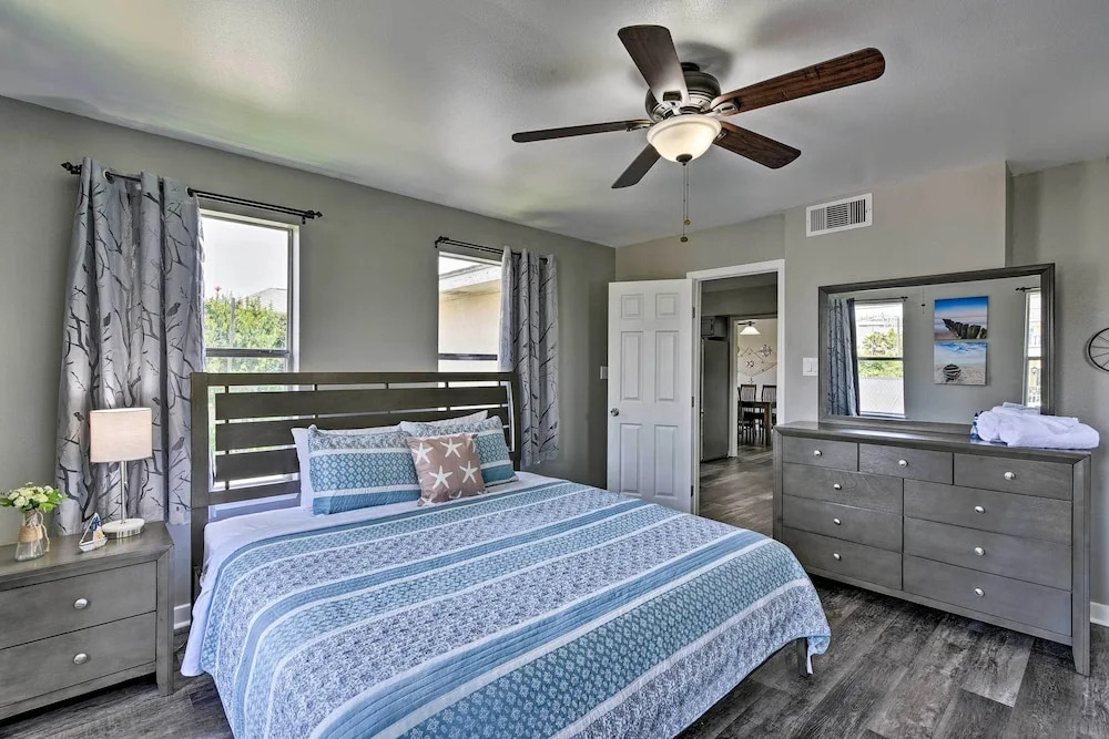 Spacious + Modern Family Duplex in Galveston!