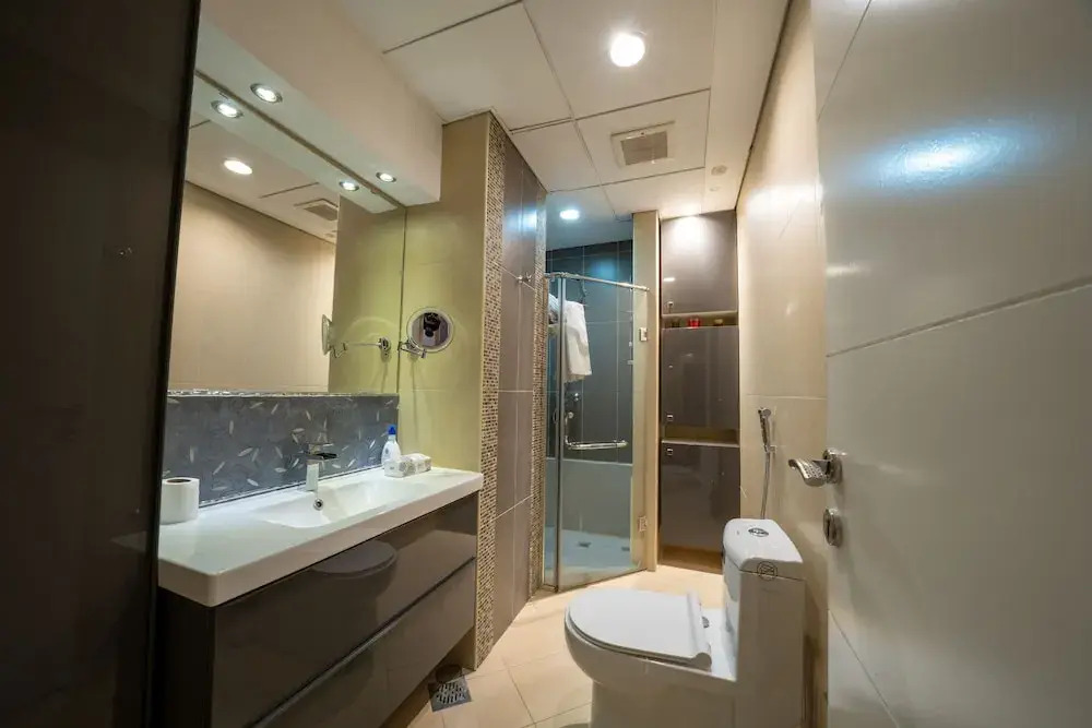Luxury Three bedroom Apt Al Yasmin