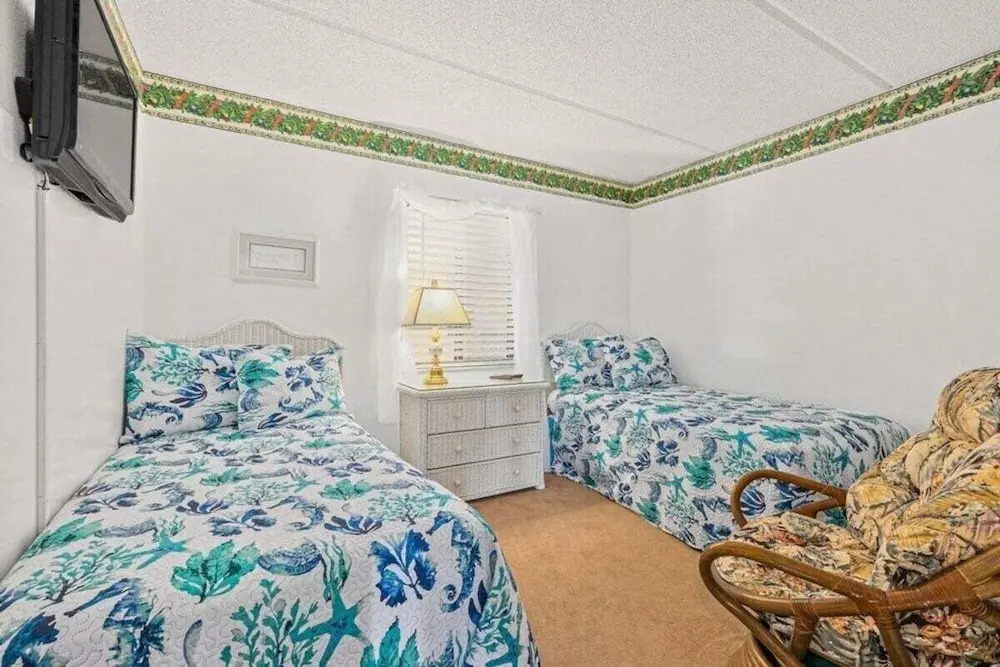 St Augustine Beach Retreat~ Oceanfront Resort 2 Pools Hot Tubs Pickleball, Trolley!
