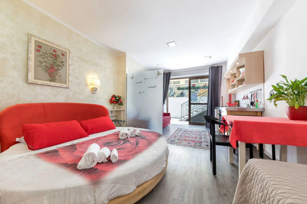 Le Dimore Apartments - Garden & Private Parking