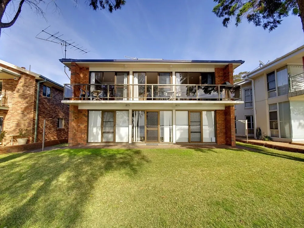 Crystal Waters, 2/79 Foreshore Drive