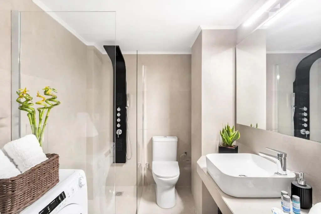 Stylish, 3-brdm Family Apartment near Acropolis!