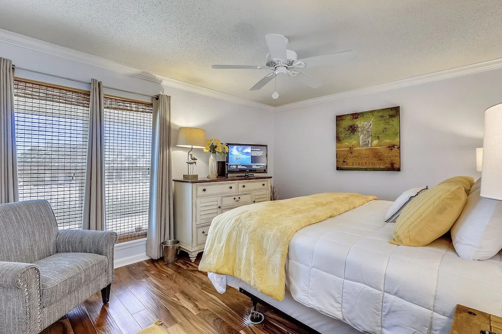 SPC 3203 - Recently Upgraded Pet Friendly 2 BR at Sandpiper Cove - Gorgeous unit by RedAwning