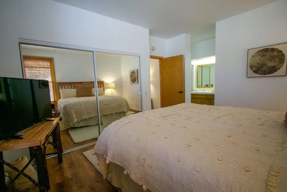 Snowcreek #887 2 Bedroom Condo by RedAwning
