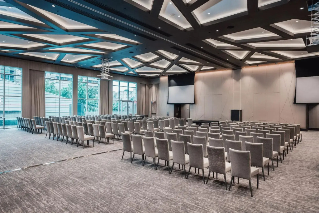 Paradox Vancouver