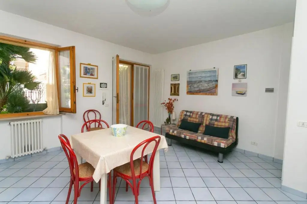 N43 - Numana, bilocale con giardino