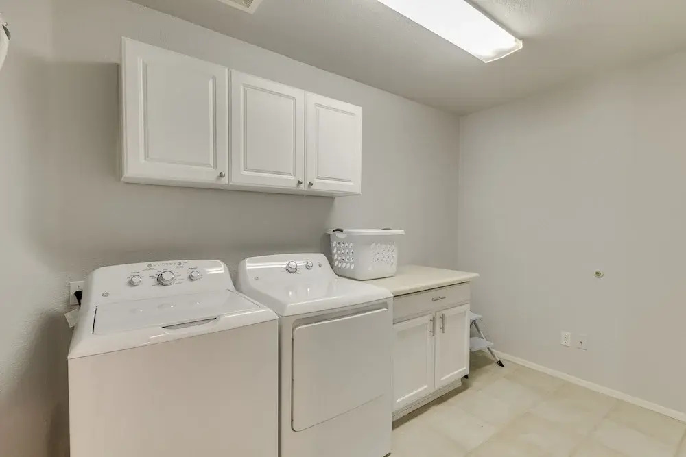 Windstream - 2 Br home by RedAwning