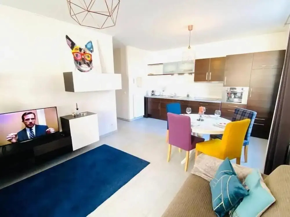 Large Studio in Center with Terrace