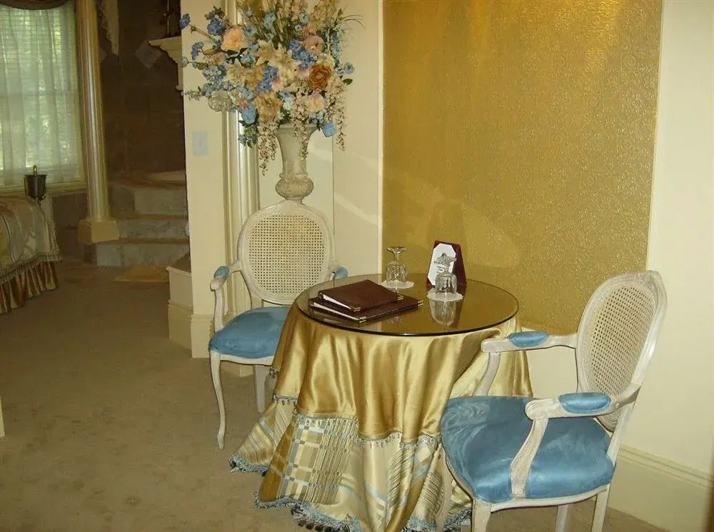 The Anniversary Inn - Fifth South